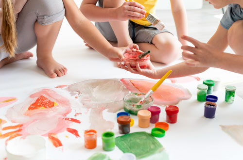 enfants qui dessinent